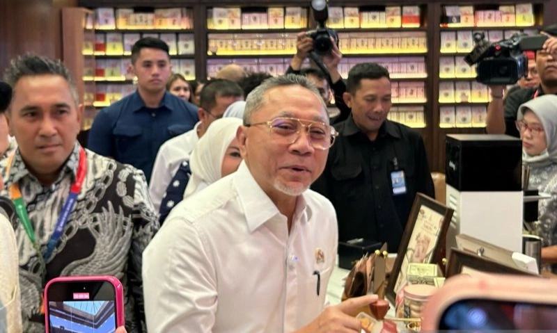 <p>Zulhas Pastikan Ekspor Kelapa Bulat Tak Dihentikan</p>