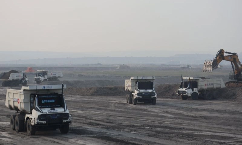 <p id="isPasted">Perusahaan Batu Bara China Luncurkan 100 Truk Listrik Tanpa Pengemudi</p>