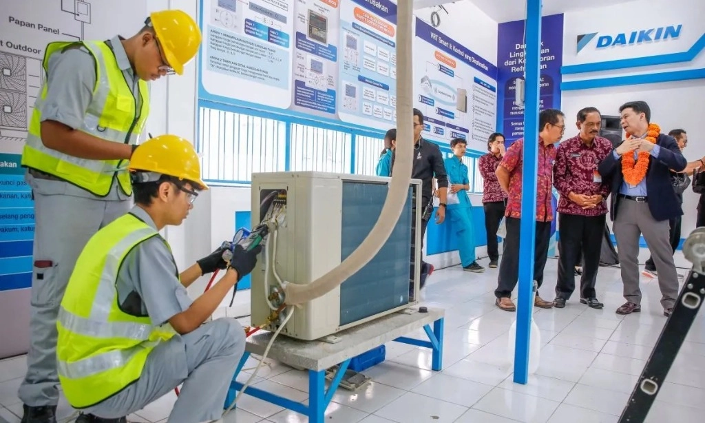 <p id="isPasted">Investasi Rp3,3T, Pabrik Baru Daikin Serap 1.000 Tenaga Kerja</p>