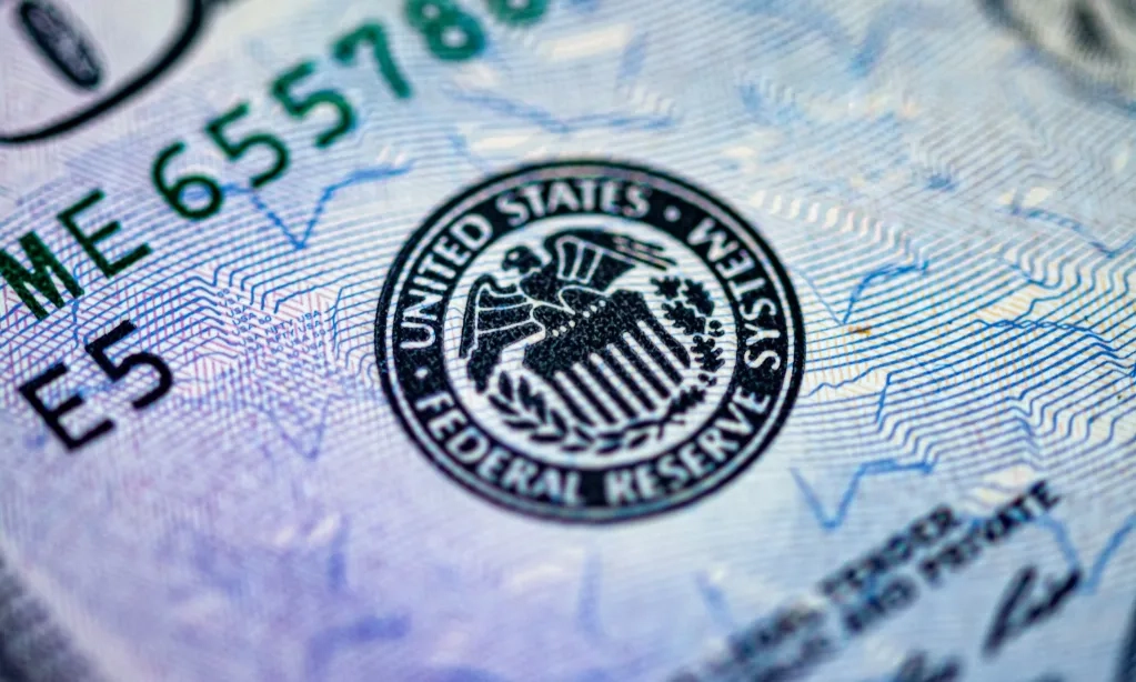 <p id="isPasted">Ekonom Bank Mandiri: Fed Kemungkinan Pangkas Suku Bunga Acuan Menjadi 4%</p>