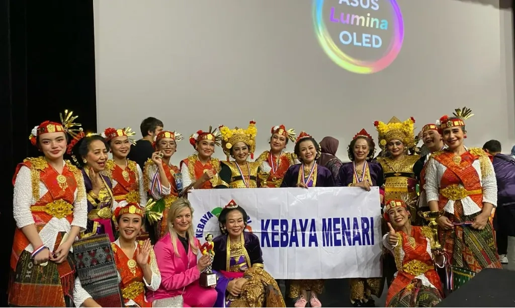 <p>Kebaya Menari Boyong Penghargaan 33rd Etoiles de Paris 2025 </p>