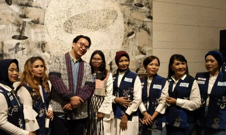 <p>Adrie Basuki x CISC Luncurkan Rompi Pasien Kanker</p>