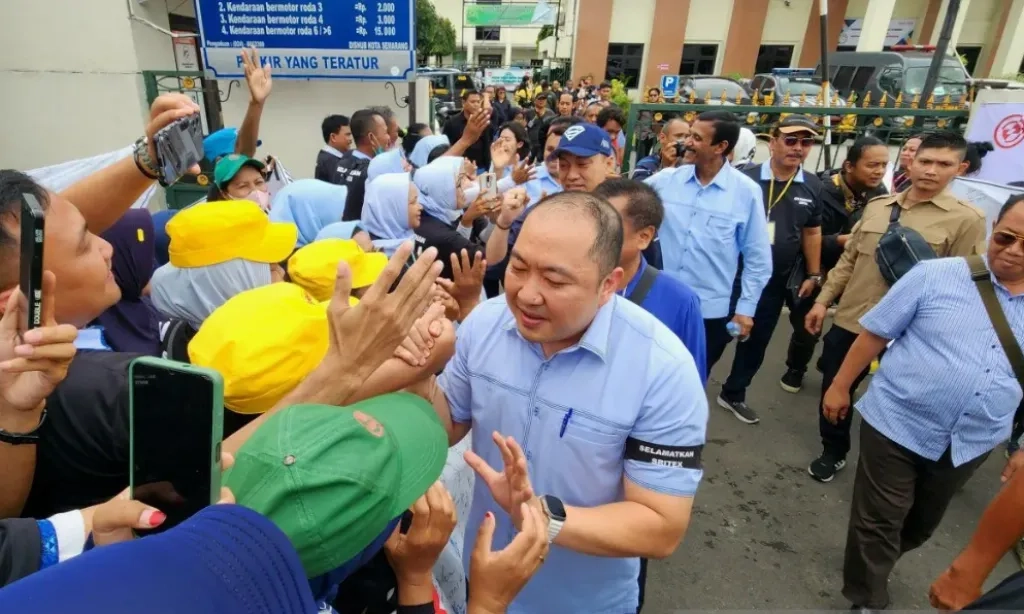 <p dir="ltr" id="isPasted">Bos Sritex Ditangkap, Kapan Saham SRIL <em>Delisting</em>?</p>