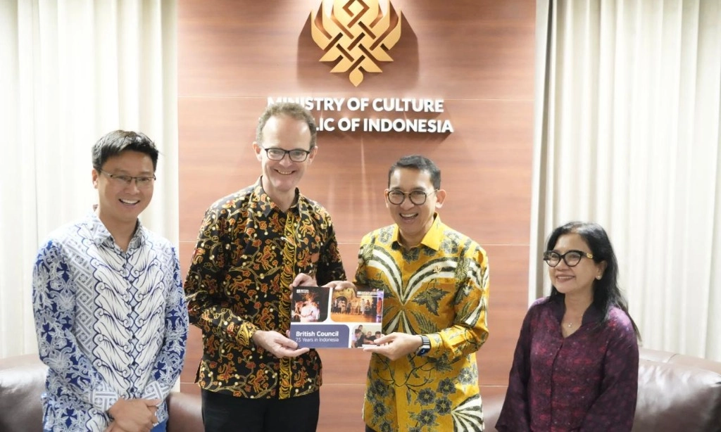 <p id="isPasted"><strong>Indonesia-Inggris Bahas Kerja Sama Repatriasi hingga Produksi Film</strong></p>
