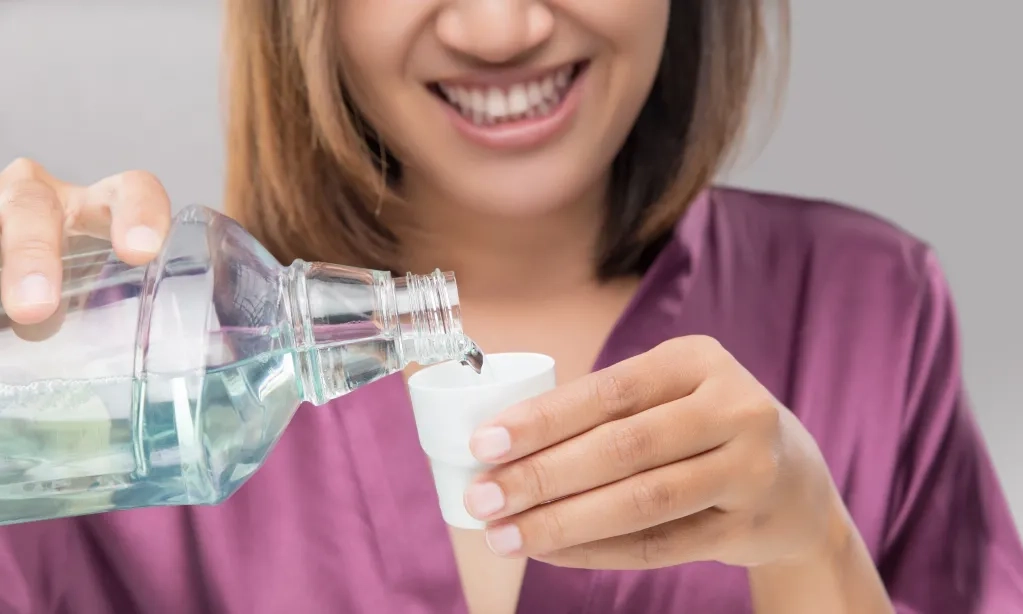 <p>Jangan Salah Pilih Obat Kumur, Sesuaikan Kandungan Dan Kebutuhan</p>