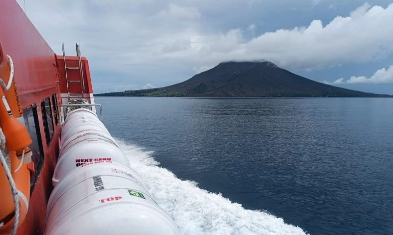 <p>Masyarakat Diimbau Tidak Masuk Radius Bahaya Gunung Ruang</p>