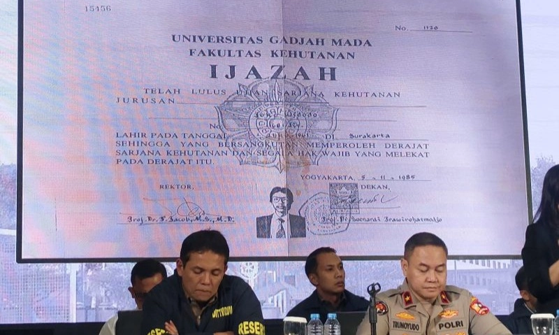 <p>Polri Soal Penolakan Hasil Uji Ijazah Jokowi: Kami Bekerja Profesional</p>