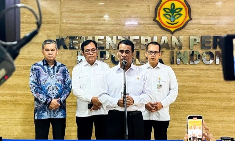 <p id="isPasted">Mentan Upayakan RI Tingkatkan Produksi Gandum Dan Kedelai</p>