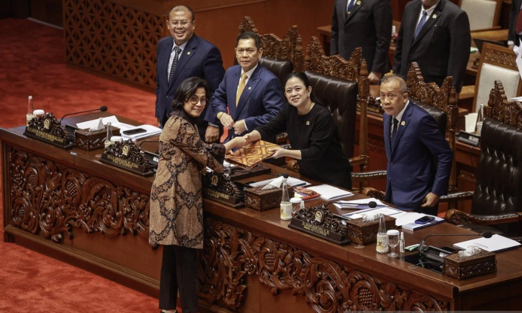 <p>Gerindra DPR Usul Target Ekonomi 2026 Lebih Tinggi Capai 5,6-6,3%</p>