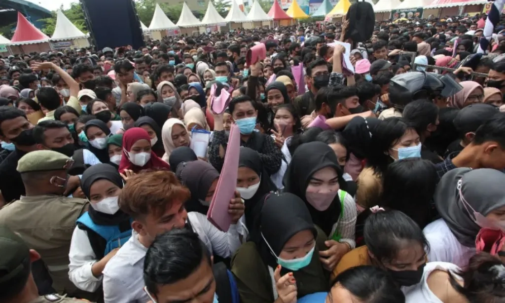 <p>Data Kemiskinan Dan Pengangguran Usang, Celios Desak Pemerintah Perbarui Metode</p>