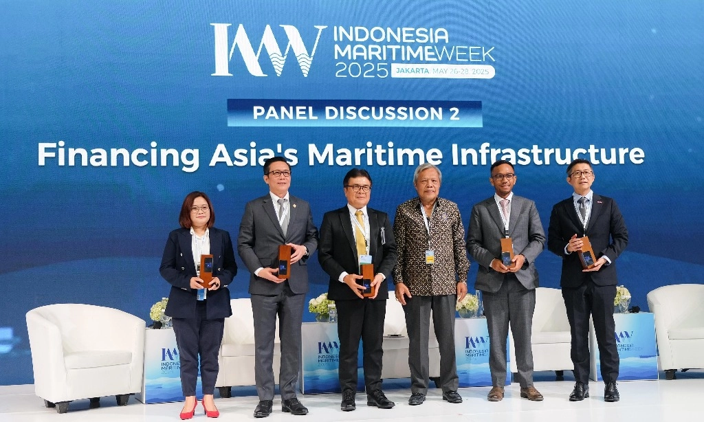 <p id="isPasted">Bank Mandiri Perkuat Peran dan Layanan Untuk Ekosistem Maritim Nasional</p>