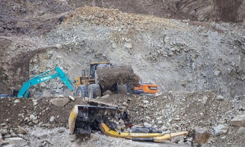 <p>Cirebon Tanggap Darurat Longsor Hingga 6 Juni</p>