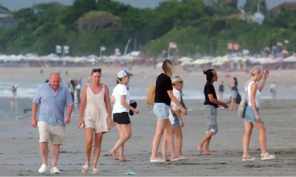 <p id="isPasted">Wisman Melancong ke RI Capai 4,32 Juta Orang Hingga April 2025</p>