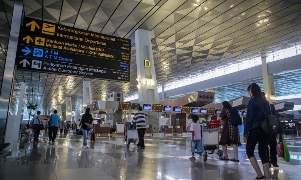 <p id="isPasted">Jumlah Orang Indonesia Melancong ke Luar Capai 3,25 Juta Hingga April 2025</p>