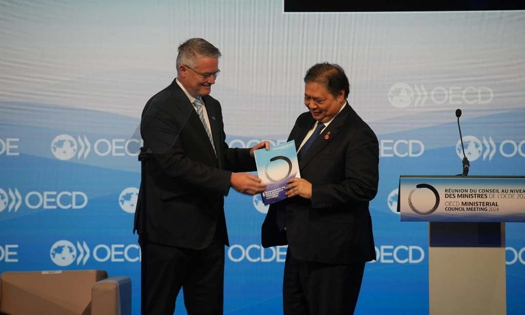 <p id="isPasted">Menko Airlangga Sampaikan <em>Initial Memorandum</em> Aksesi OECD Ke Paris</p>