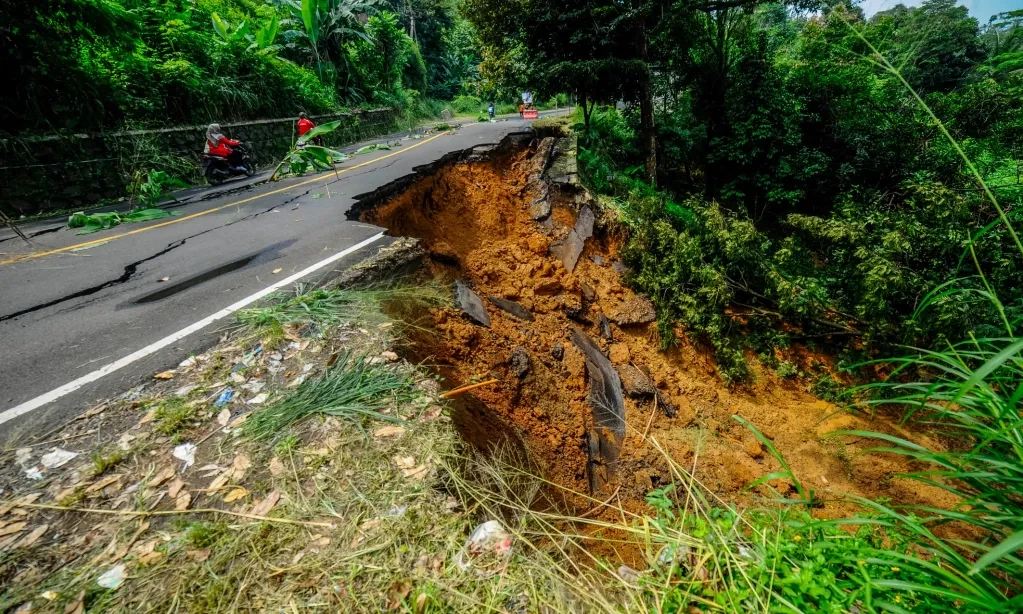 <p>Bencana Tanah Longsor Renggut Korban Tewas Terbanyak</p>