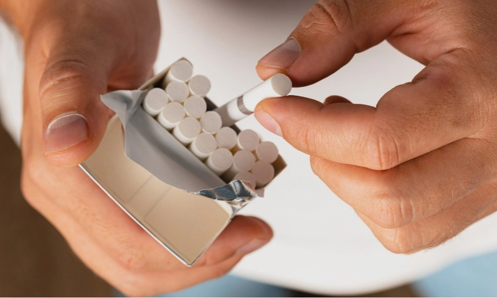 <p>Bagaimana Rokok Bisa Sebabkan Gigi Dan Gusi Rusak</p>