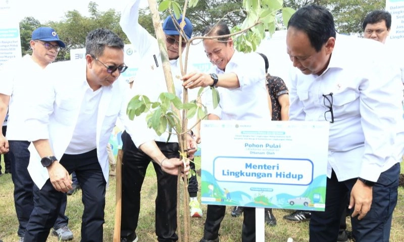 <p>Penghijauan Koridor Tol Untuk Kendalikan Emisi</p>