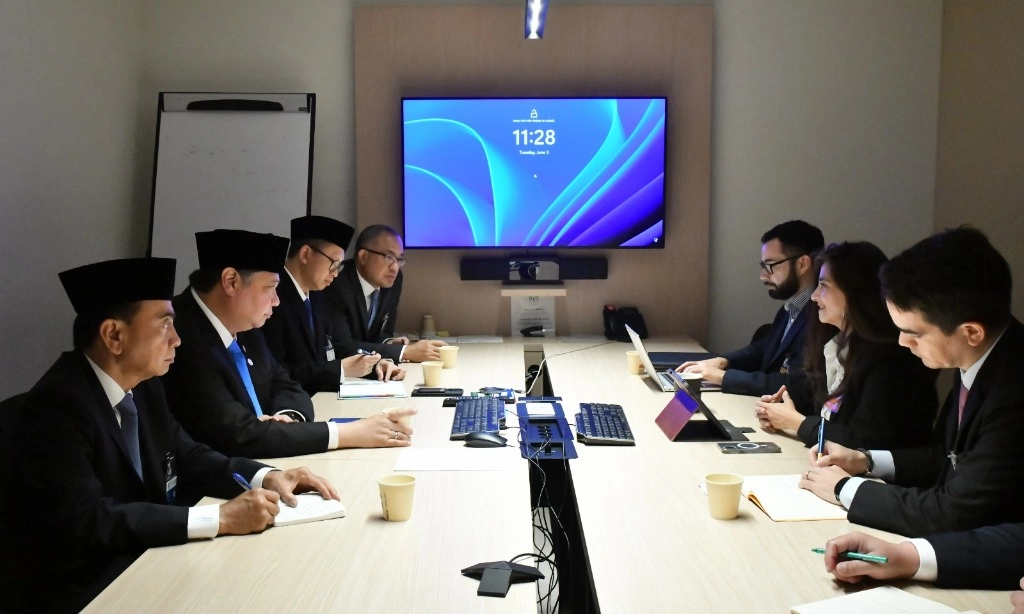 <p id="isPasted">Perkuat Kemitraan Ekonomi, Airlangga Bertemu Wakil Mendag Chili</p>