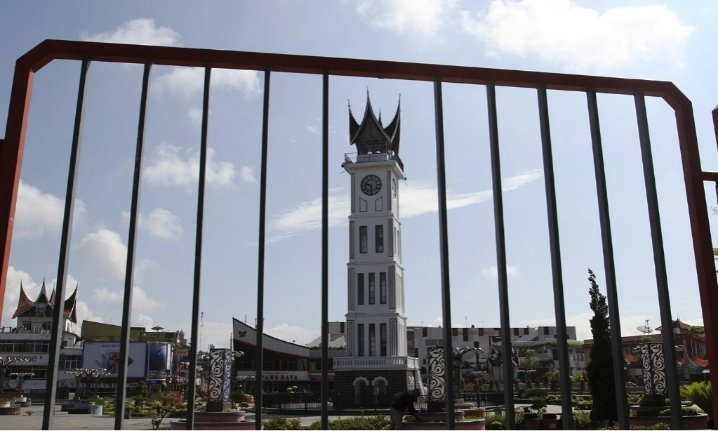 <p>Keluarga Ratu Wihelmina Akan Diundang Memperingati Seabad Jam Gadang</p>