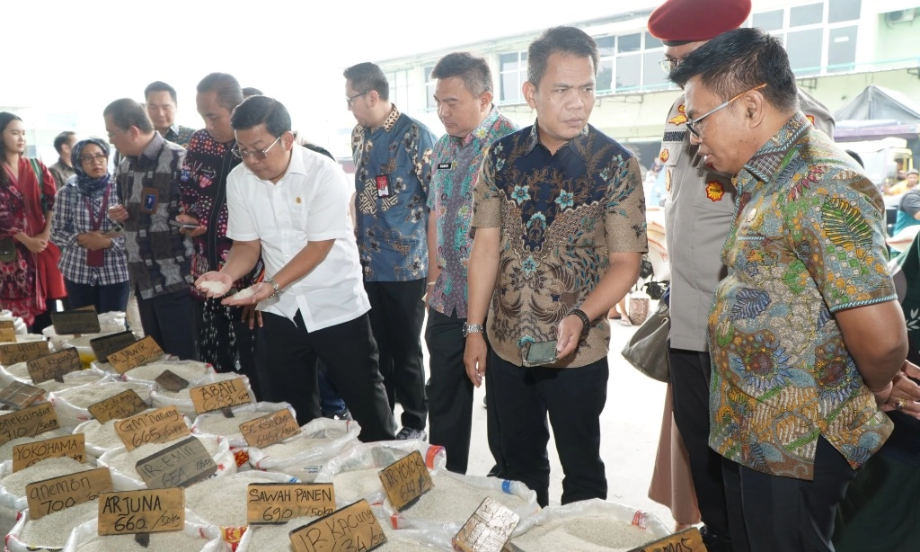 <p>Bapanas Pastikan Distribusi Bantuan Pangan Beras Dan SPHP Tepat Sasaran</p>