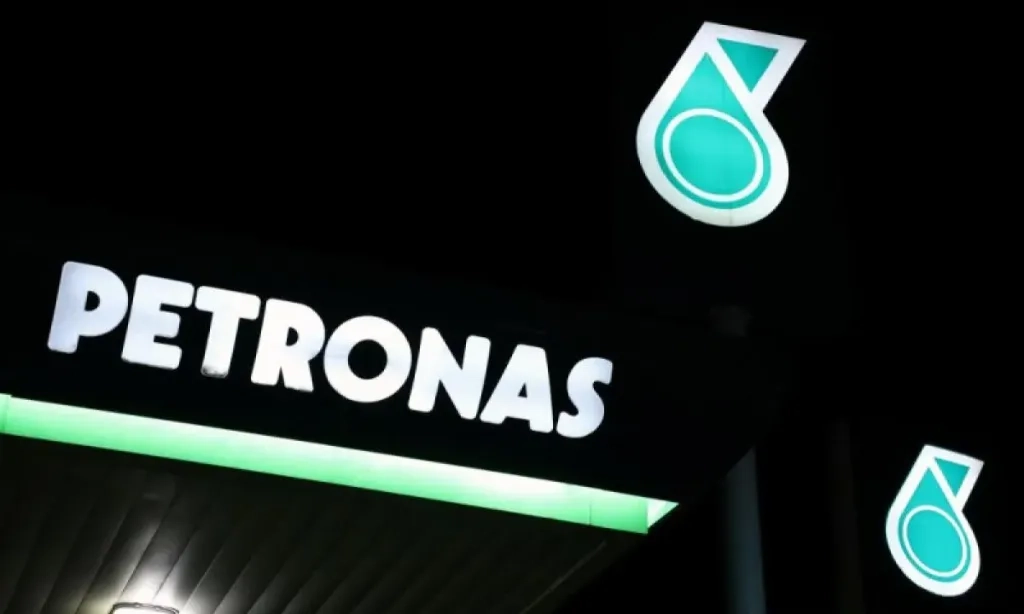 <p>Jalani Transformasi Strategis, Petronas PHK 10% Pegawai Di 2025</p>
