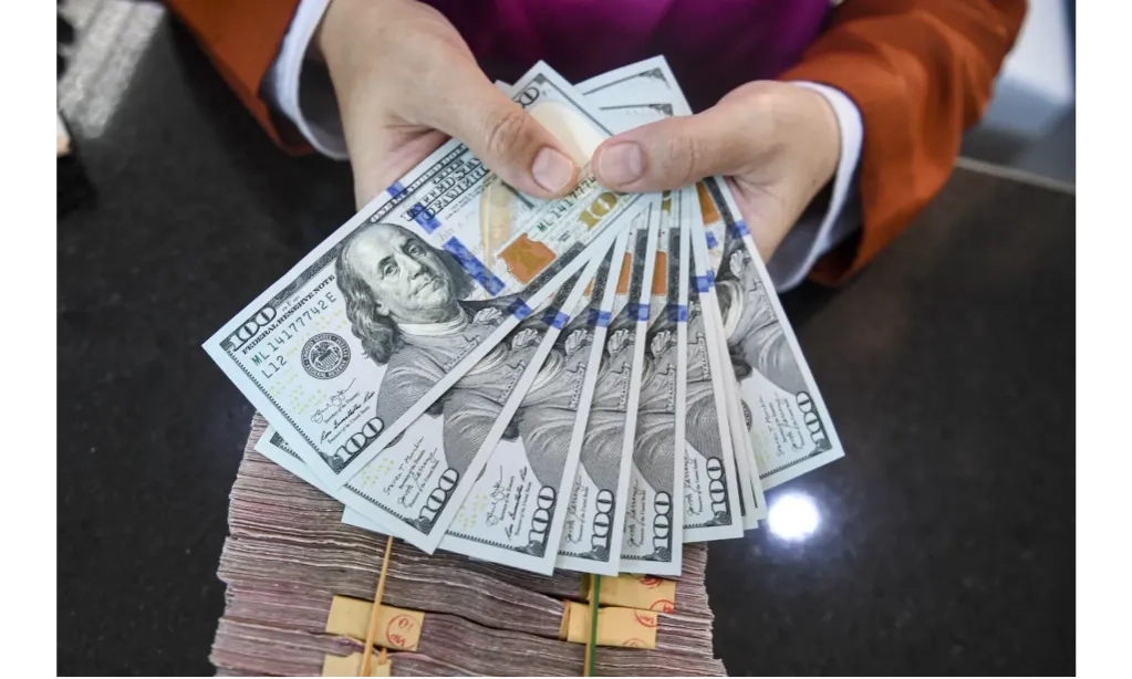 <p id="isPasted">Ekonom Ingatkan Devisa Keluar Untuk Gaji TKA Terus Naik</p>