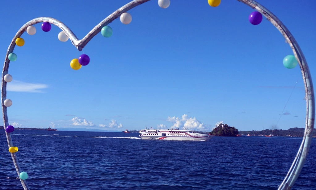 <p dir="ltr" id="isPasted">Menelusuri Jejak Sejarah Raja Ampat, &quot;Surga&quot; dari Ujung Timur Indonesia</p>