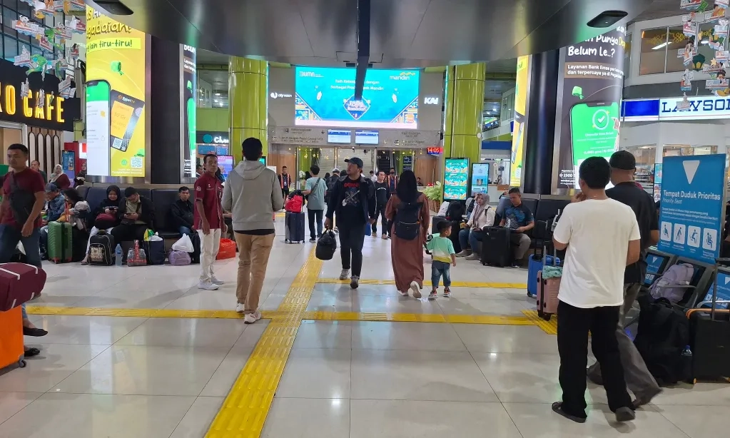 <p id="isPasted">KAI Daop 1 Proyeksi Hari Ini Puncak Arus Balik Pasca Libur Iduladha</p>