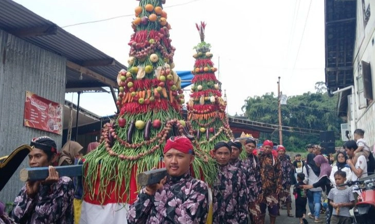 <p>Merti Dusun, Wujud Syukur Dan Nilai Kerukunan Warga Lereng Sumbing&nbsp;</p>