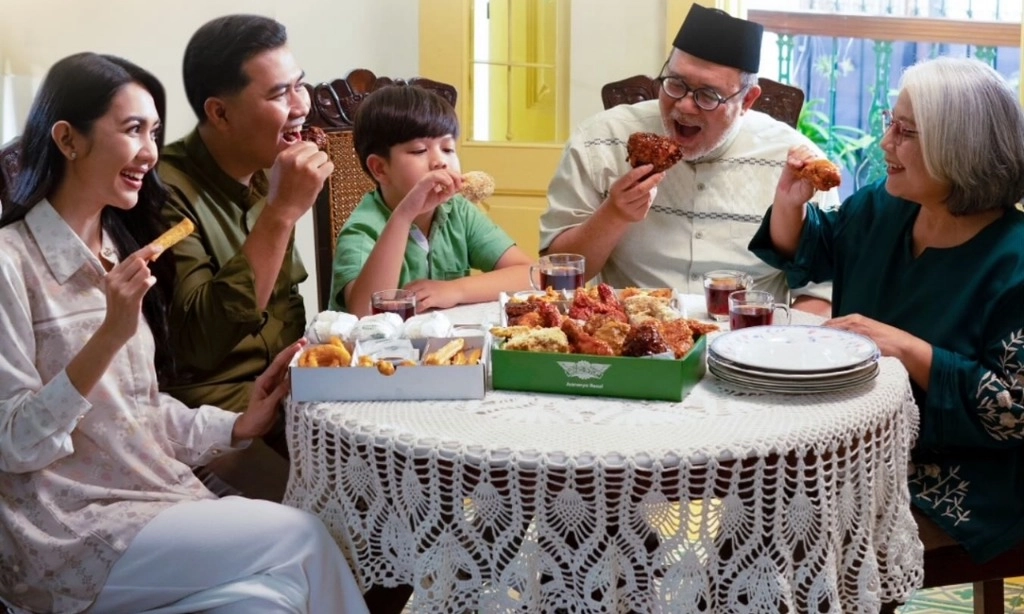 <p id="isPasted">Menyantap Ayam Goreng Kaya Rasa, Kuliner Nusantara Yang Mendunia</p>