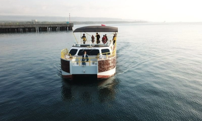 <p>Ada Wisata Baru Di Banyuwangi, Keliling Pantai Dengan Kapal Listrik</p>