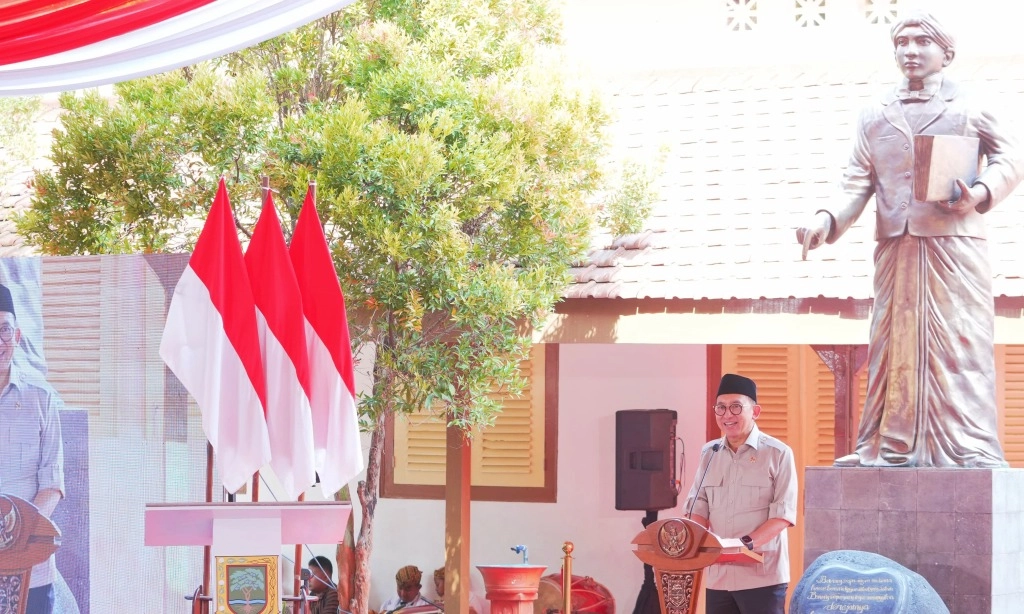 <p dir="ltr" id="isPasted">Galeri Soekarno Kecil Merekam Jejak Bung Besar Di Mojokerto</p>