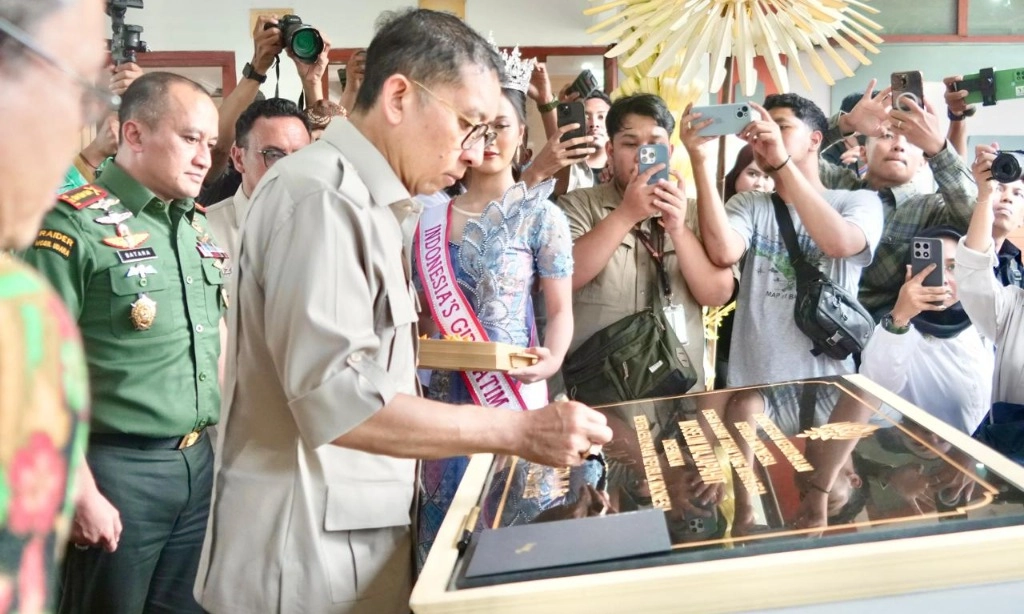 <p dir="ltr" id="isPasted">Pusat Informasi Majapahit di Trowulan Resmi Jadi Museum Majapahit</p>