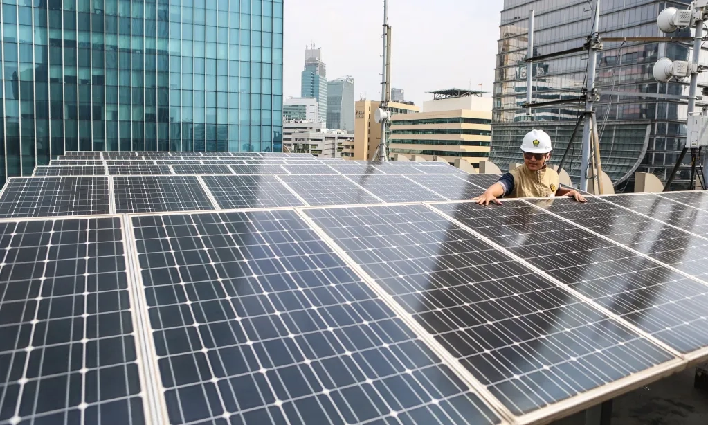 <p id="isPasted">IESR Dorong Penguatan Kerja Sama Dengan China Kembangkan Ekosistem Energi Surya</p>