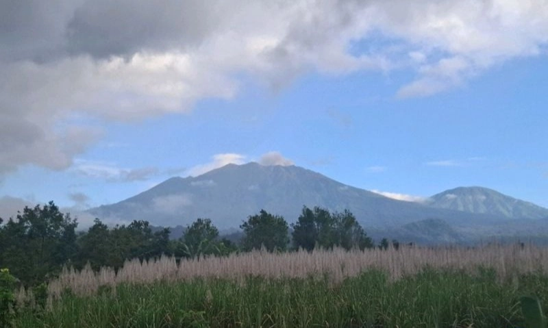 <p>Gunung Raung Erupsi, Tinggi Letusan 750 Meter</p>
