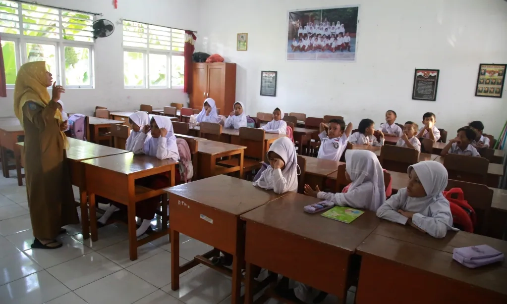 <p>Pemerintah Pastikan SPMB Libatkan Sekolah Swasta, Ada Subsidi Pendidikan</p>