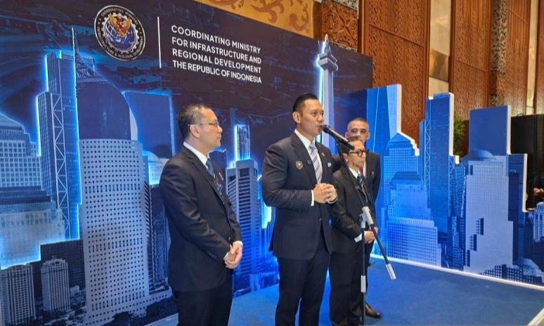 <p>Tak Buru-Buru, Pemerintah Masih Pelajari Proyek Tanggul Laut Raksasa Pantura</p>