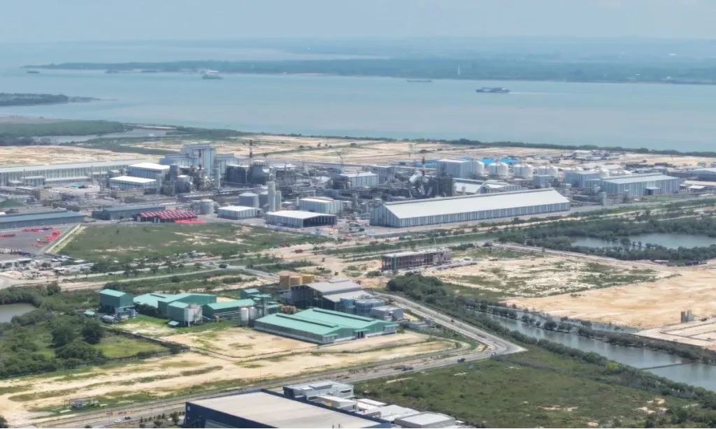 <p>Ekonom: RI Perlu Hati-Hati Ambil Peluang PMA Imbas Perang Dagang AS-China</p>