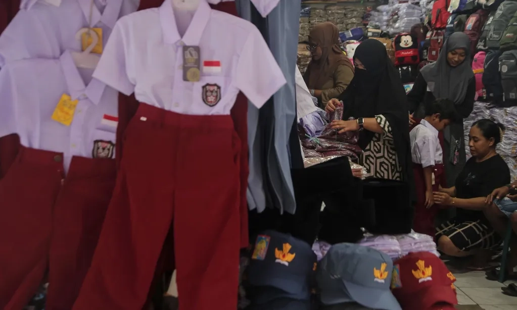 <p>Siswa Baru Di Malang Dapat Seragam Sekolah Gratis</p>