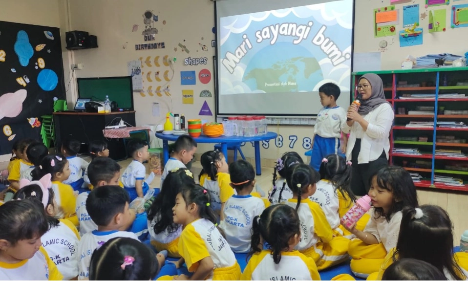 <p>Ikhtiar Gencar Ajak Siswa Sayangi Lingkungan</p>