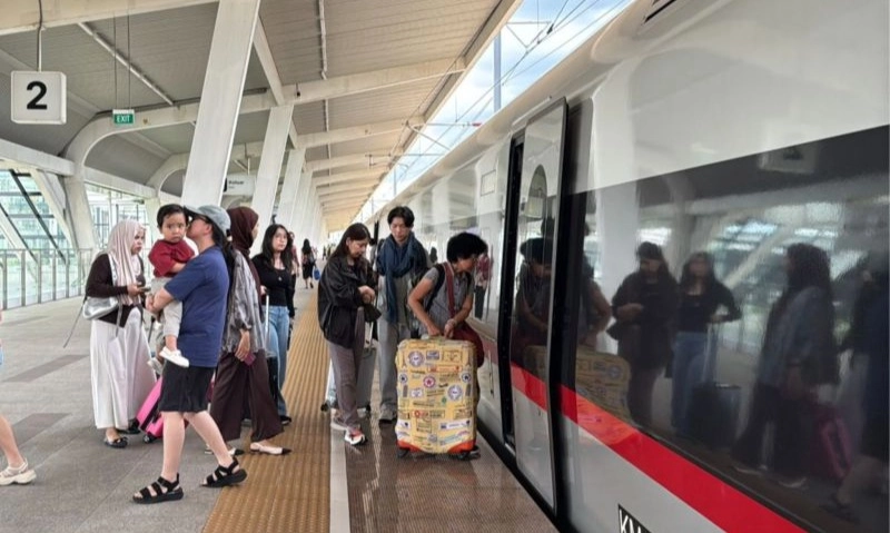 <p dir="ltr" id="isPasted">Whoosh Buka Rute Pendek Sambut Liburan, Tiket Cuma Rp75 Ribu</p>