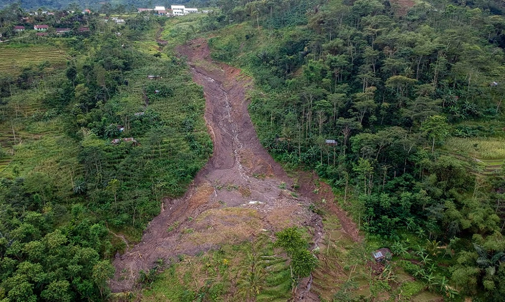 <p>Tanah Bergerak Purwakarta, Jasa Marga Jamin Tol Cipularang Aman</p>