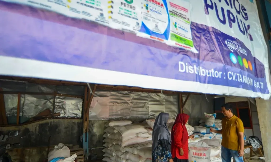 <p id="isPasted">Kementan: Gapoktan Tak Gantikan Kios Pengecer Salurkan Pupuk Subsidi</p>