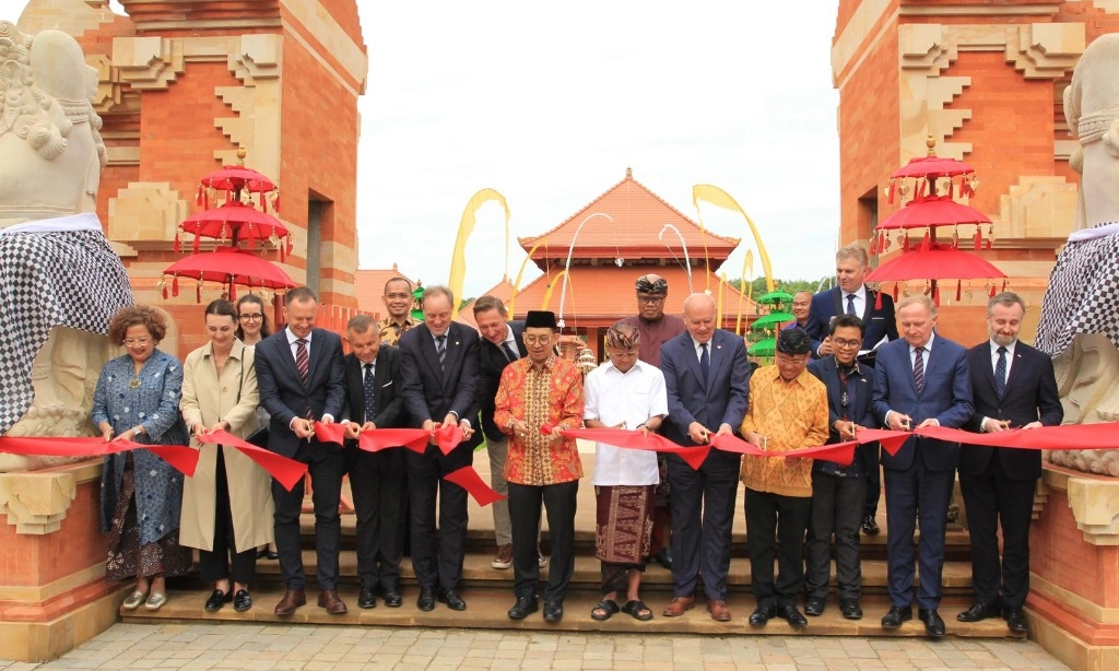 <p>Keren, Ada Taman Budaya Bali Di Ruang Publik Polandia</p>