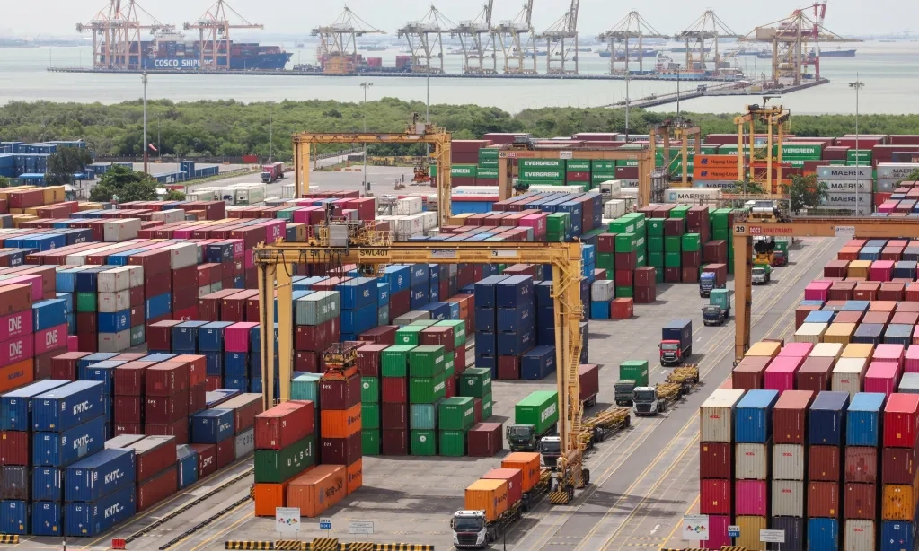 <p id="isPasted">Perang Israel-Iran Dorong Potensi Kenaikan Biaya Logistik</p>