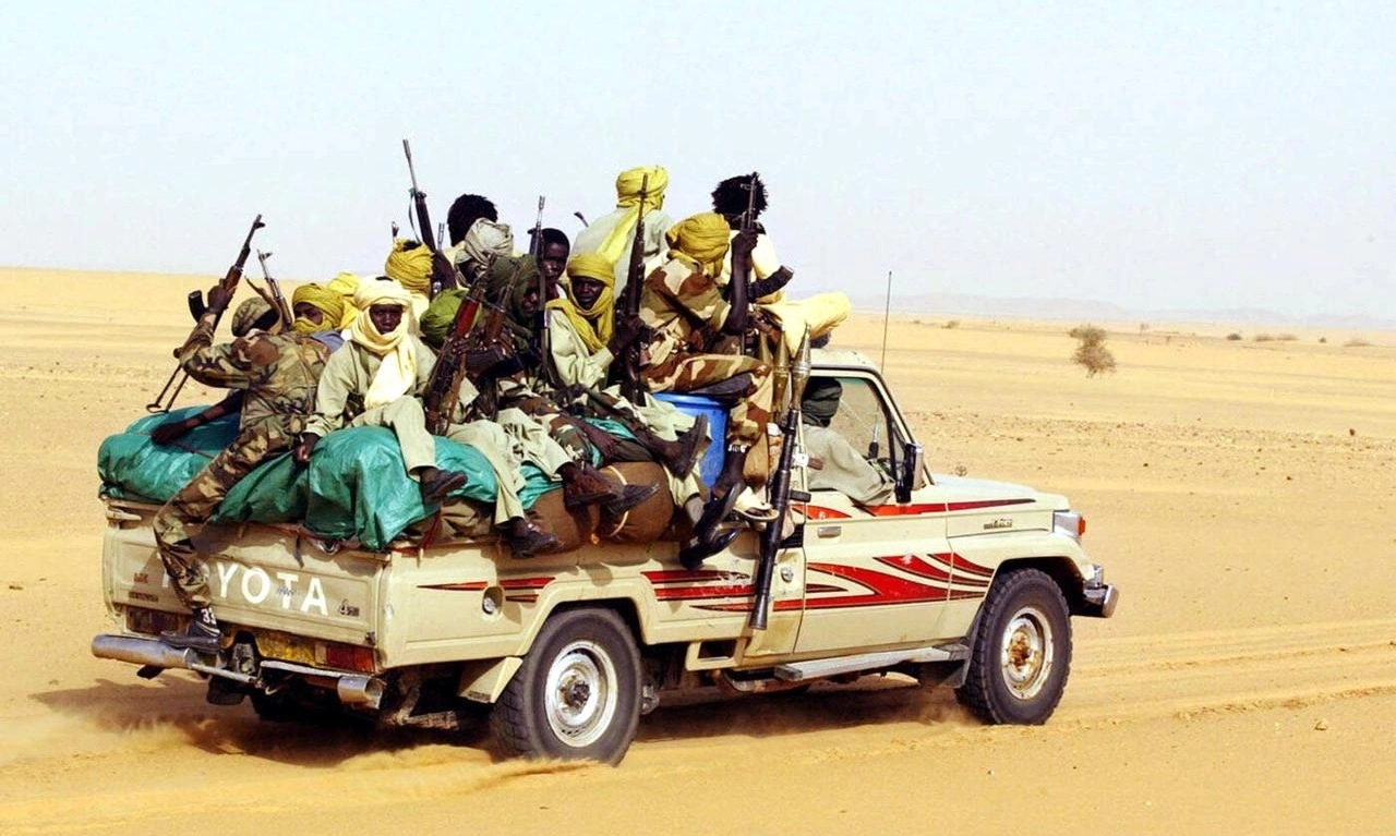 <p><em>Toyota War</em>: Ketika Pikap<em>&nbsp;</em>Hilux Menghancurkan Tank Libya</p>