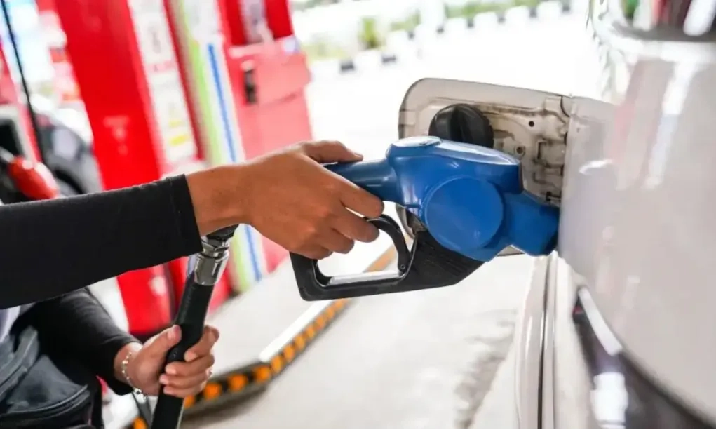 <p id="isPasted">Meraba Arah Harga BBM RI Di Tengah Potensi Iran Tutup Selat Hormuz</p>