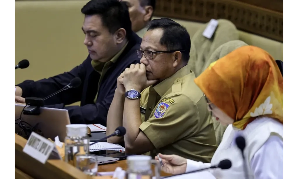<p>Tito Ingatkan Kepala Daerah Dukung Program Strategis Nasional</p>