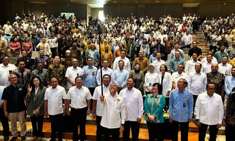 <p data-sourcepos="70:5-70:78" id="isPasted">Zulhas Klaim Kopdes Merah Putih Bisa Serap Minimal 2 Juta Tenaga Kerja</p>